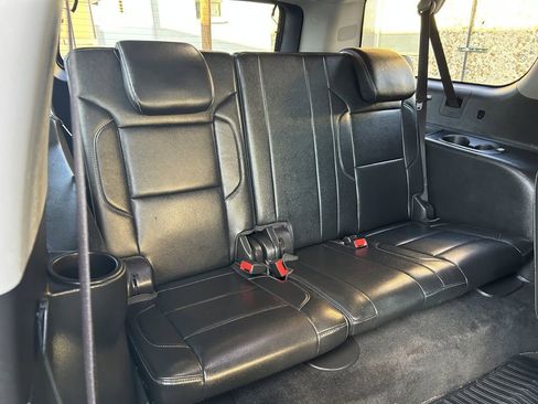 Used 2018 Chevrolet Suburban LT image 17