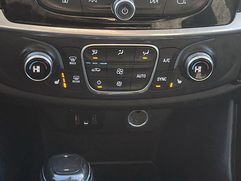 Used 2019 Chevrolet Traverse LT image 26