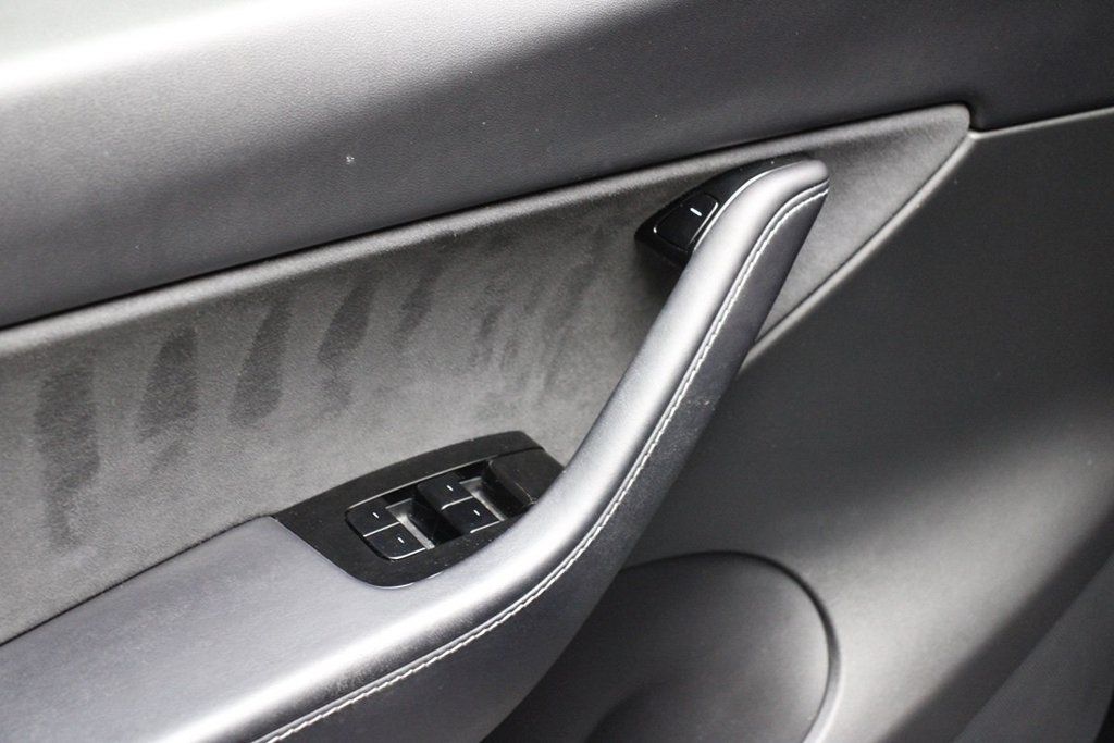 Used 2020 Tesla Model Y Long Range AWD/4WD image 19