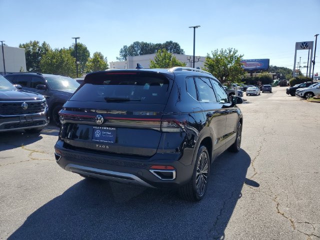 Certified 2025 Volkswagen Taos SE w/ Panoramic Sunroof Package FWD image 5