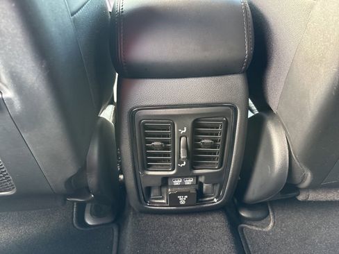 Used 2020 Jeep Grand Cherokee Limited image 40