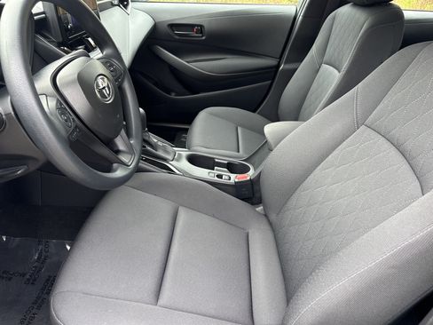 Used 2025 Toyota Corolla LE image 9
