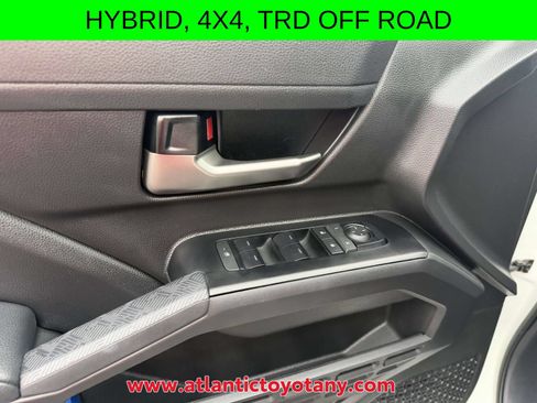 Used 2025 Toyota Tacoma TRD Off-Road AWD/4WD image 20