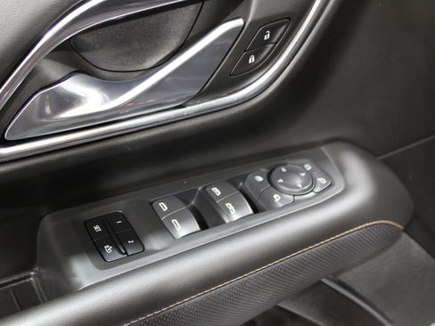 Used 2023 GMC Yukon XL AT4 w/ AT4 Premium Package image 7