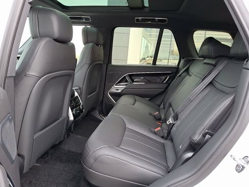 New 2025 Land Rover Range Rover SE image 5