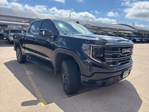Used 2022 GMC Sierra 1500 AT4 w/ AT4 Premium Package AWD/4WD image 2