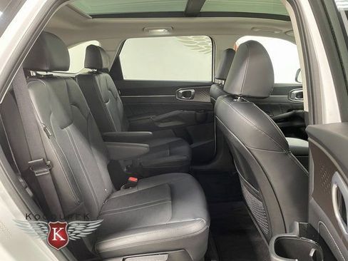 Used 2025 Kia Sorento SX image 23