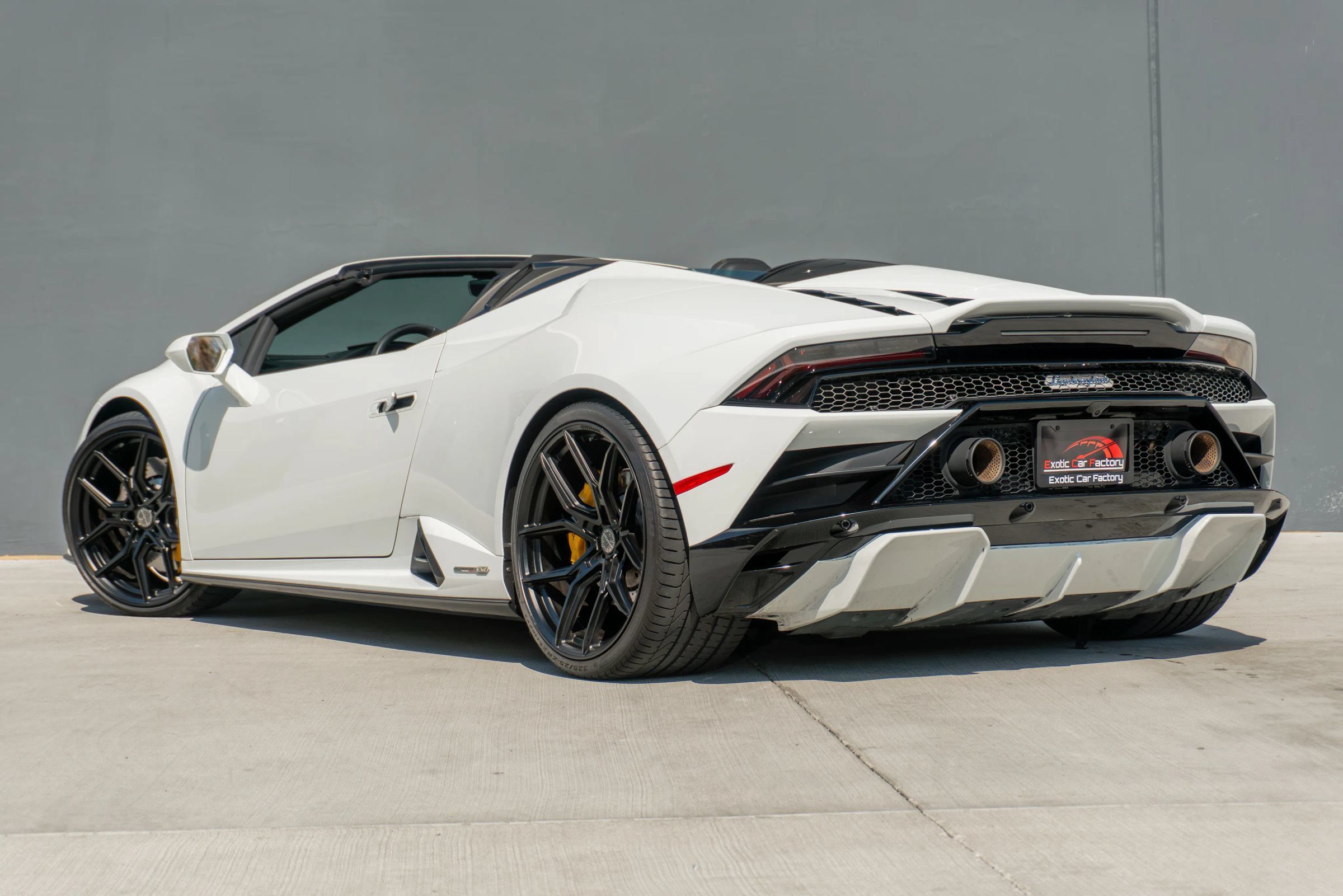 Used 2021 Lamborghini Huracan EVO RWD image 10