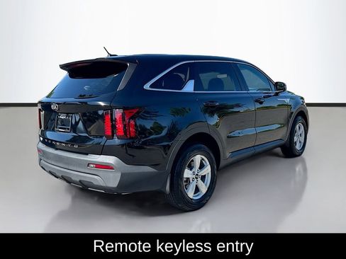 Used 2021 Kia Sorento LX AWD/4WD image 7