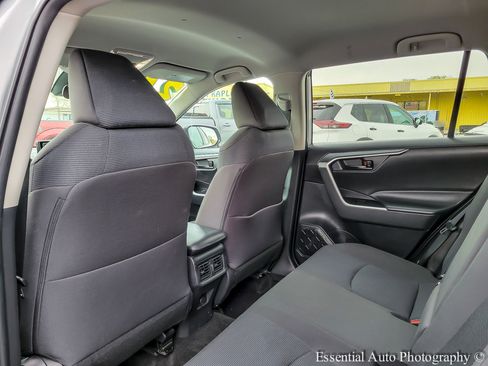 Used 2022 Toyota RAV4 LE AWD/4WD image 10