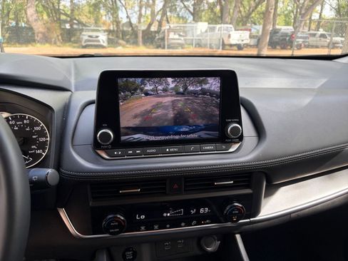 Used 2025 Nissan Rogue SV image 17