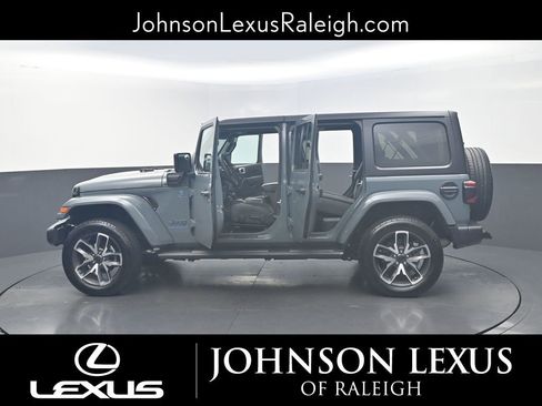 Used 2024 Jeep Wrangler Unlimited w/ Convenience Group image 26