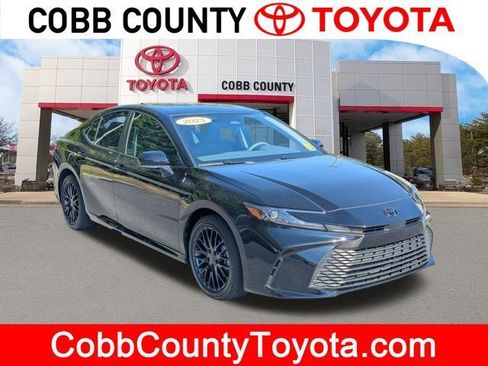 Used 2025 Toyota Camry LE w/ Convenience Package image 1