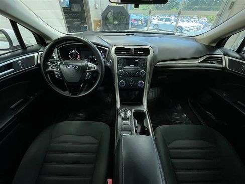 Used 2018 Ford Fusion SE FWD image 20