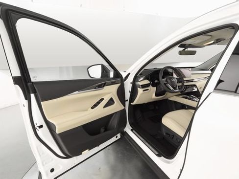 Used 2025 INFINITI QX60 Luxe AWD/4WD image 10