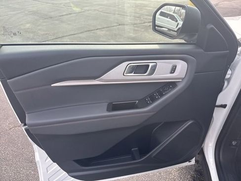 Used 2025 Ford Explorer Active image 27
