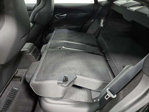 Used 2022 Audi e-tron GT Premium Plus image 38