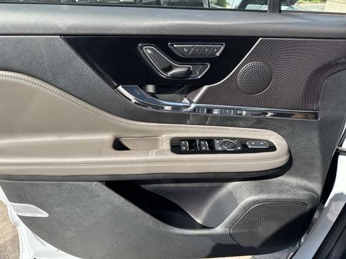 New 2026 Lincoln Corsair Premiere FWD image 9