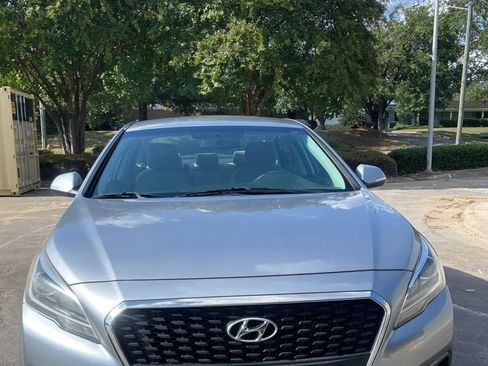 Used 2016 Hyundai Sonata SE FWD image 3