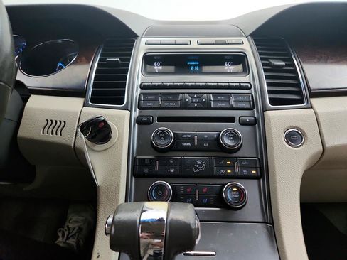 Used 2010 Ford Taurus Limited FWD image 18