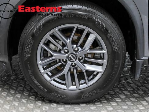 Used 2023 Nissan Rogue S image 58