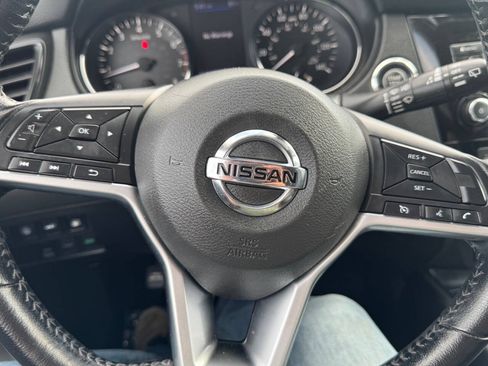Used 2020 Nissan Rogue SV AWD/4WD image 17
