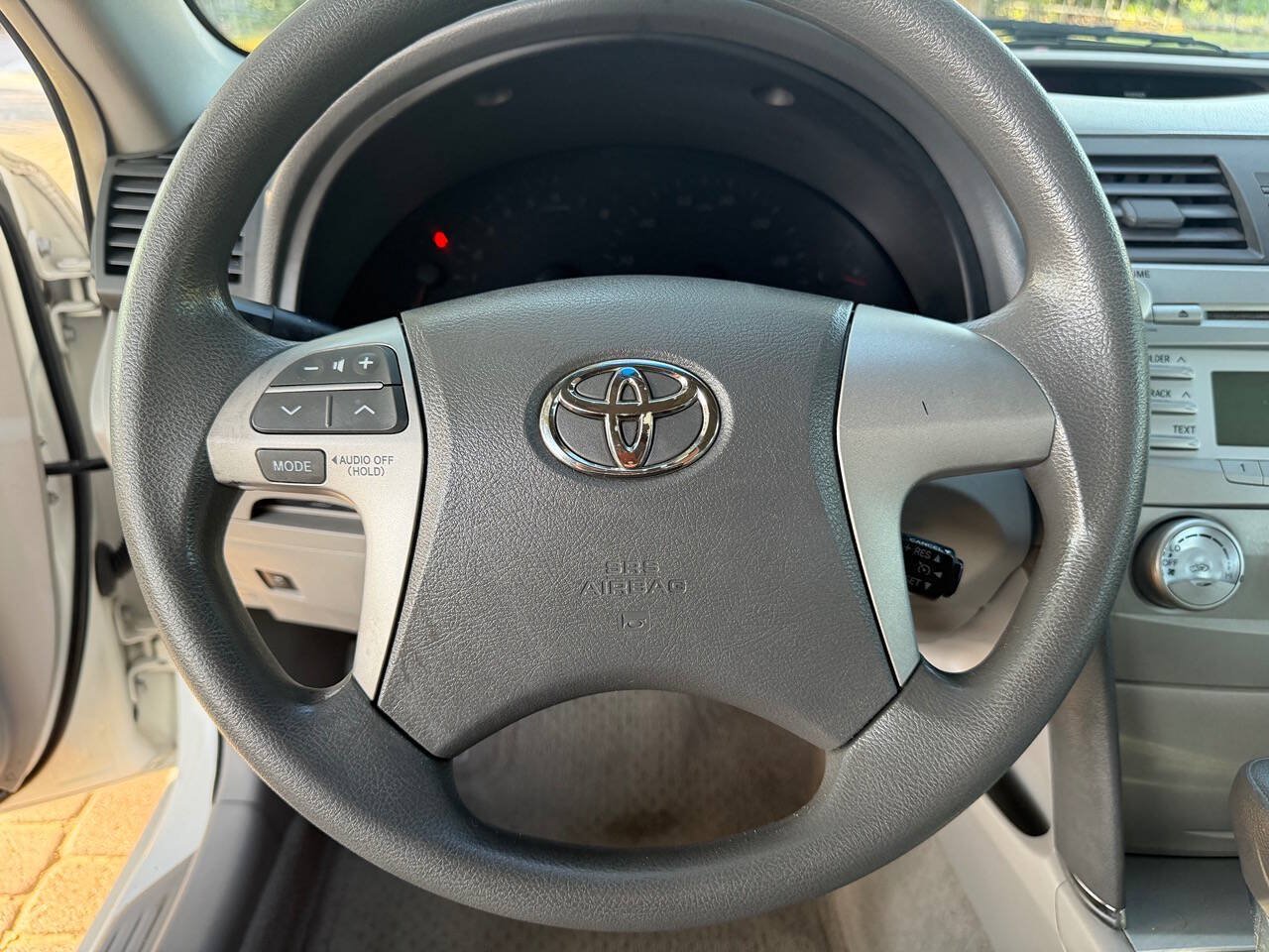 Used 2010 Toyota Camry LE FWD image 26