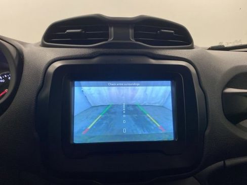 Used 2018 Jeep Renegade Altitude image 15