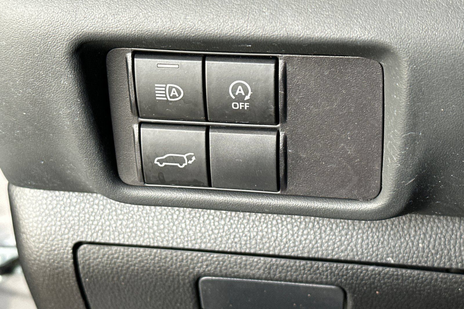Used 2023 Toyota Highlander XLE AWD/4WD image 32