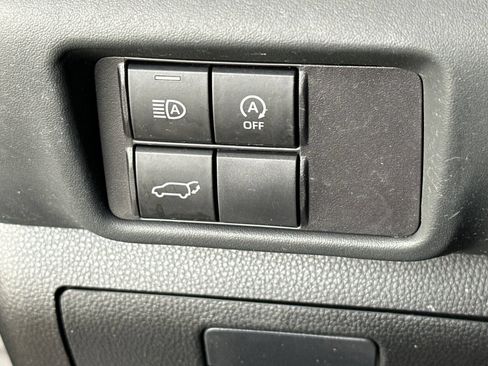 Used 2023 Toyota Highlander XLE AWD/4WD image 32