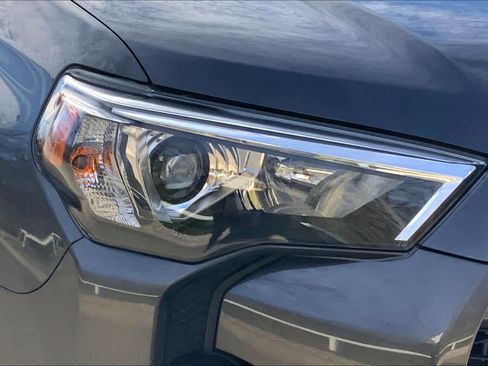 Used 2022 Toyota 4Runner SR5 Premium image 25