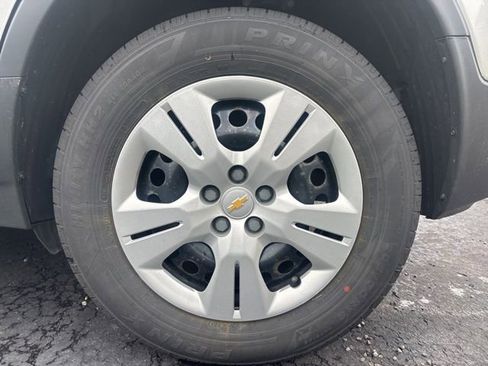 Used 2018 Chevrolet Trax LS FWD image 14
