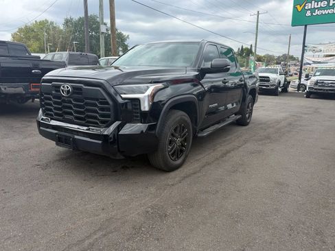 Used 2022 Toyota Tundra SR5 w/ Convenience Package image 2