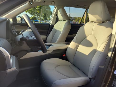Certified 2025 Toyota Grand Highlander FWD image 22