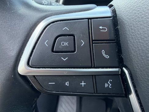 Used 2021 Toyota Highlander XLE FWD image 28