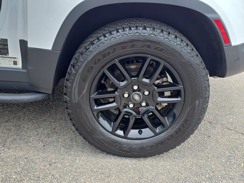 Certified 2023 Land Rover Defender 90 S AWD/4WD image 33