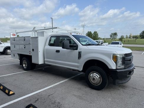 Used 2017 Ford F350 XL w/ Trailer Tow Package image 4