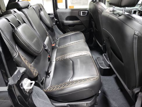 Used 2022 Jeep Wrangler Unlimited Sahara image 22