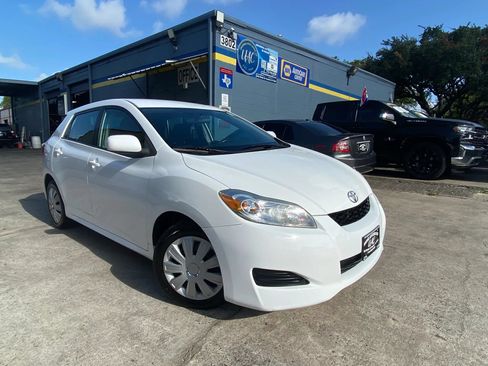 Used 2011 Toyota Matrix FWD image 1