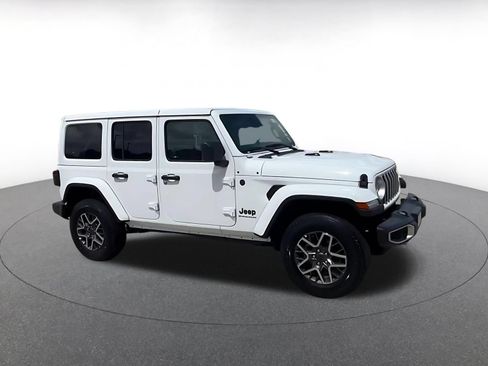 Used 2025 Jeep Wrangler Unlimited Sahara AWD/4WD image 2