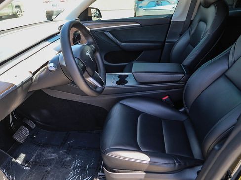Used 2024 Tesla Model Y Long Range AWD/4WD image 17