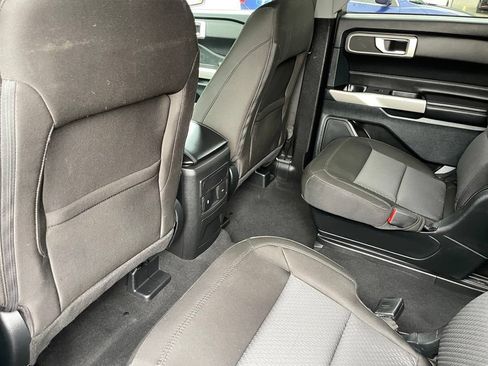 Used 2023 Ford Explorer XLT AWD/4WD image 9
