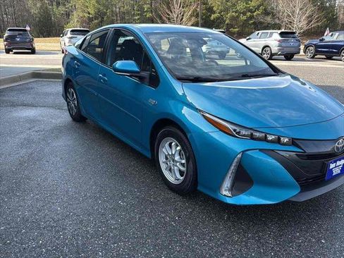 Used 2022 Toyota Prius Prime LE image 3