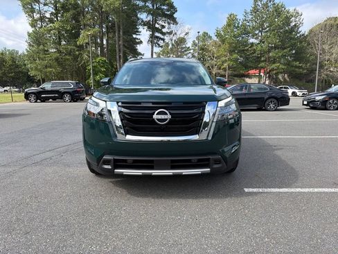 Used 2025 Nissan Pathfinder SL AWD/4WD image 3
