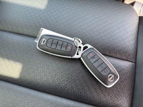Used 2024 Nissan Rogue SV w/ SV Premium Package FWD image 5