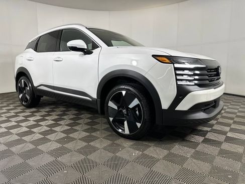 Certified 2025 Nissan Kicks SR image 2