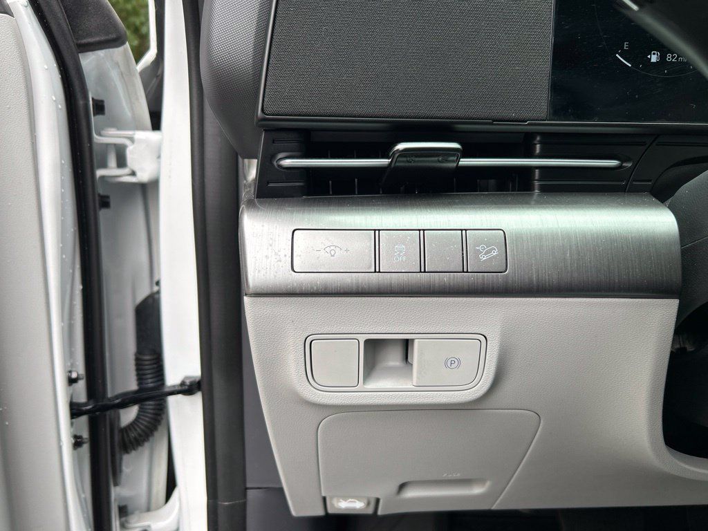 Used 2025 Hyundai Kona SEL FWD image 25
