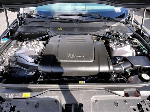 Used 2025 Land Rover Discovery Dynamic SE AWD/4WD image 12