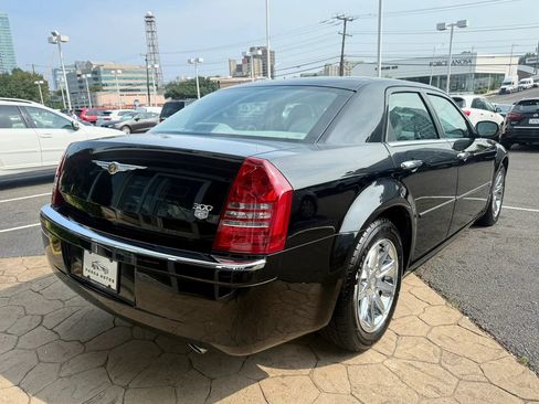 Used 2005 Chrysler 300 C w/ Cold Weather Group RWD image 7