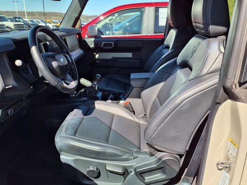 Used 2025 Ford Bronco Badlands w/ Sasquatch Package image 9